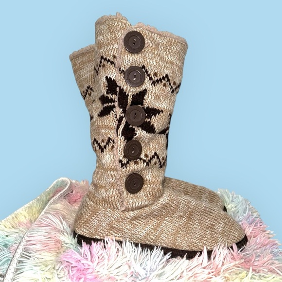Muk Luks A La Mode Beige And Brown With Five Buttons Each Boots Women’s Size 9 - Picture 2 of 7